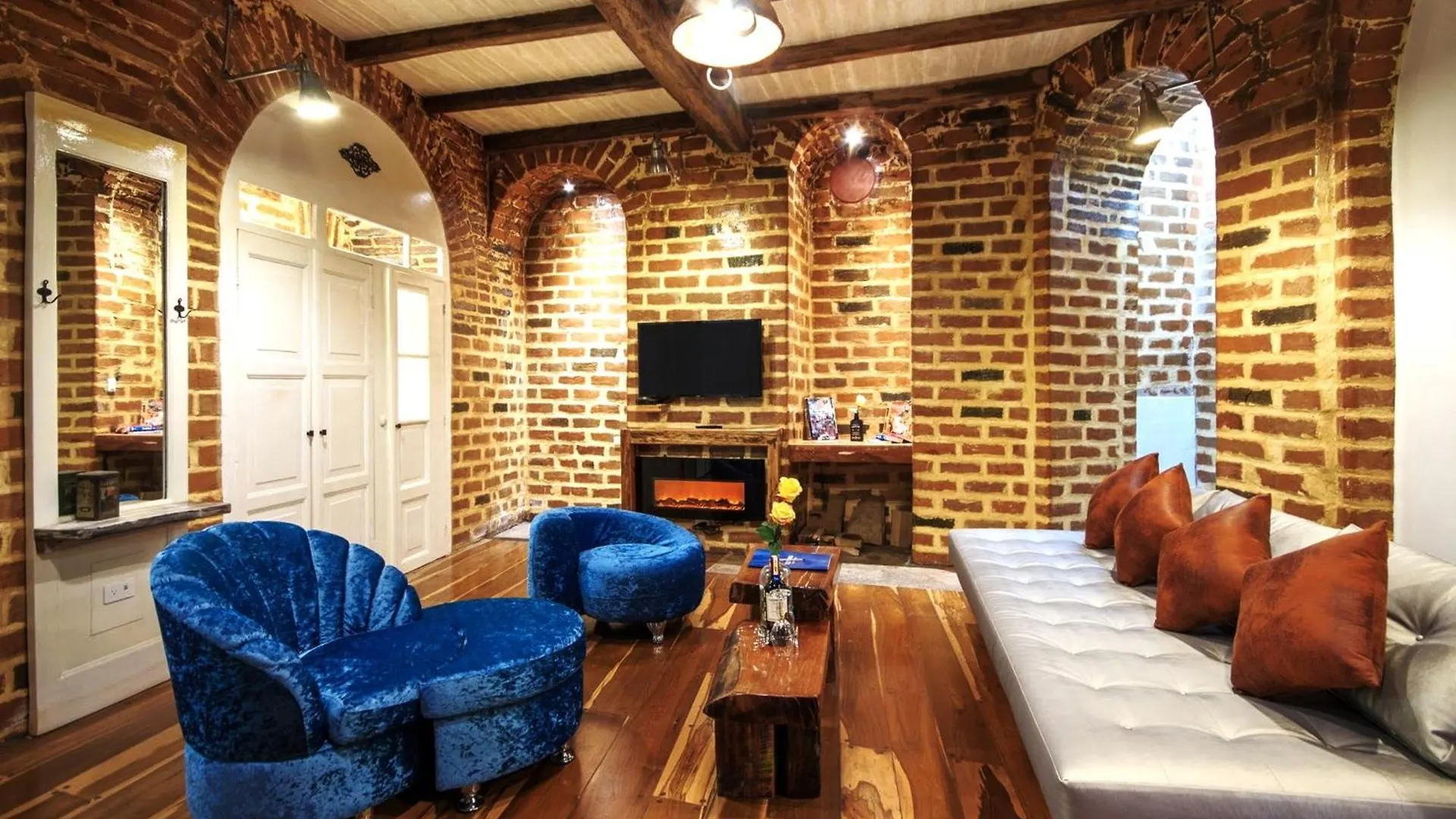 Old Town Quito Suites, Heritage Boutique Hotel, Where Every Detail Tells A Story Aparthotel